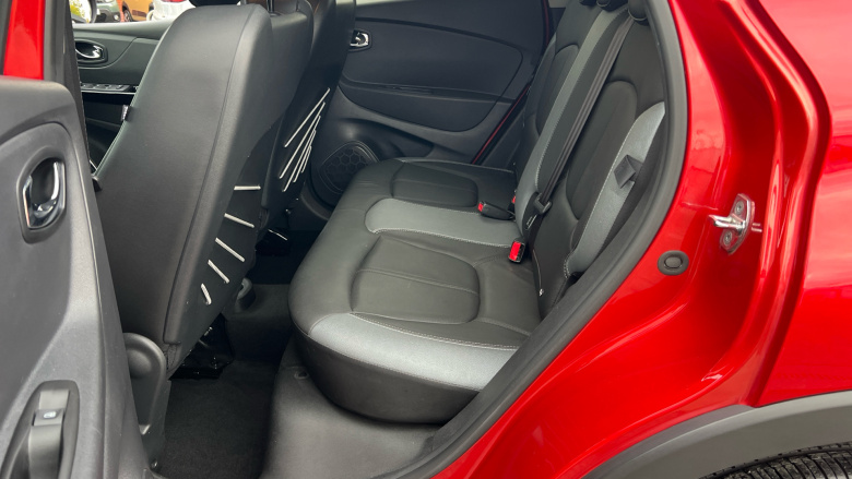 Renault Captur 1.2 TCE Signature Nav 5dr Auto Petrol Hatchback